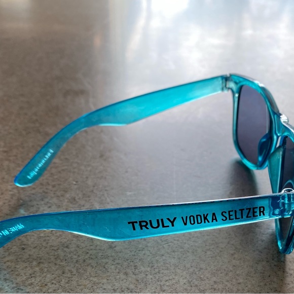 Truly Hard Seltzer Blue Sunglasses New without tags - Picture 4 of 4